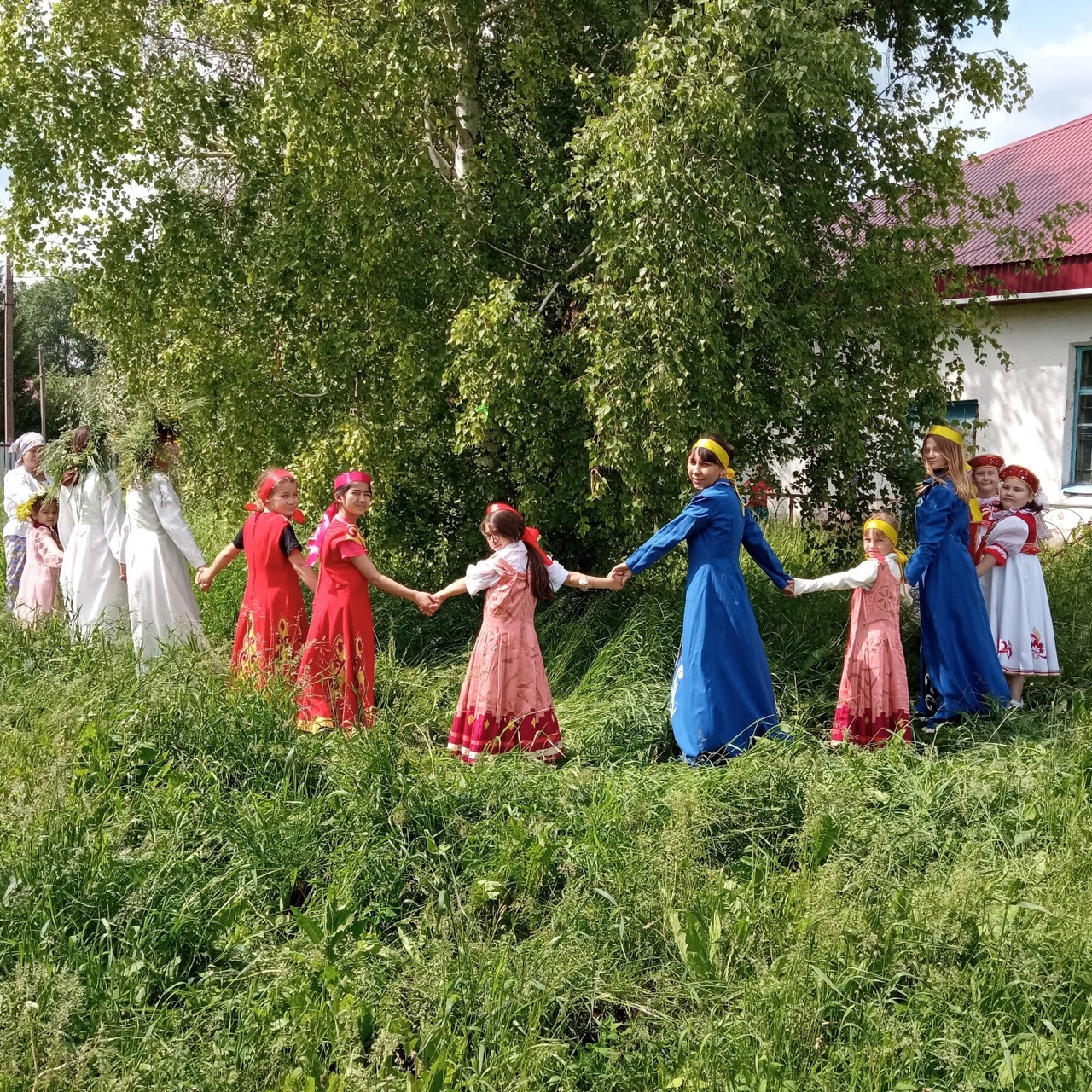 Праздник березки. Праздник русской Березки. Праздник русской Березки Троица. Проводы весны и встреча лета.